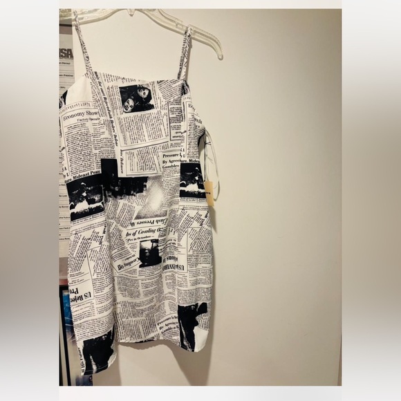 superdown Dresses & Skirts - Superdown Black and White Spaghetti Strap Sundress